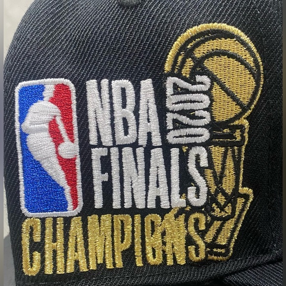 NEW LOS ANGELES LAKERS FINAL CHAMPIONSHIP SNAPBACK HAT Pro Standard Crown - Picture 6 of 10